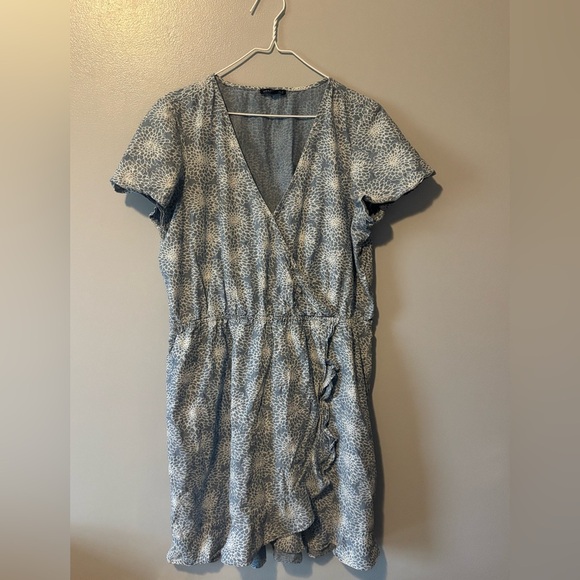 J Crew Mercantile Womens Blue Floral Chambray Ruffle Faux Wrap Dress SZ Medium. - Picture 1 of 9
